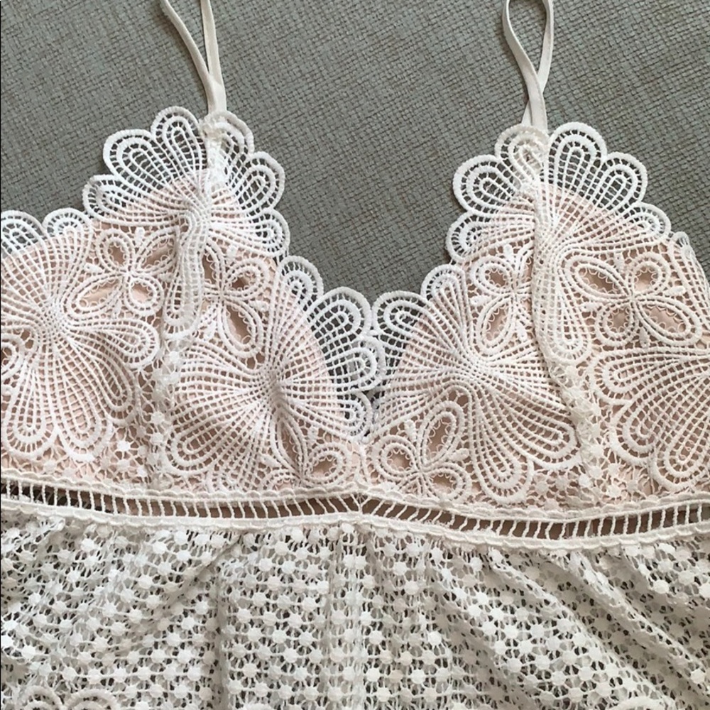 White lace top - Picture 3 of 9